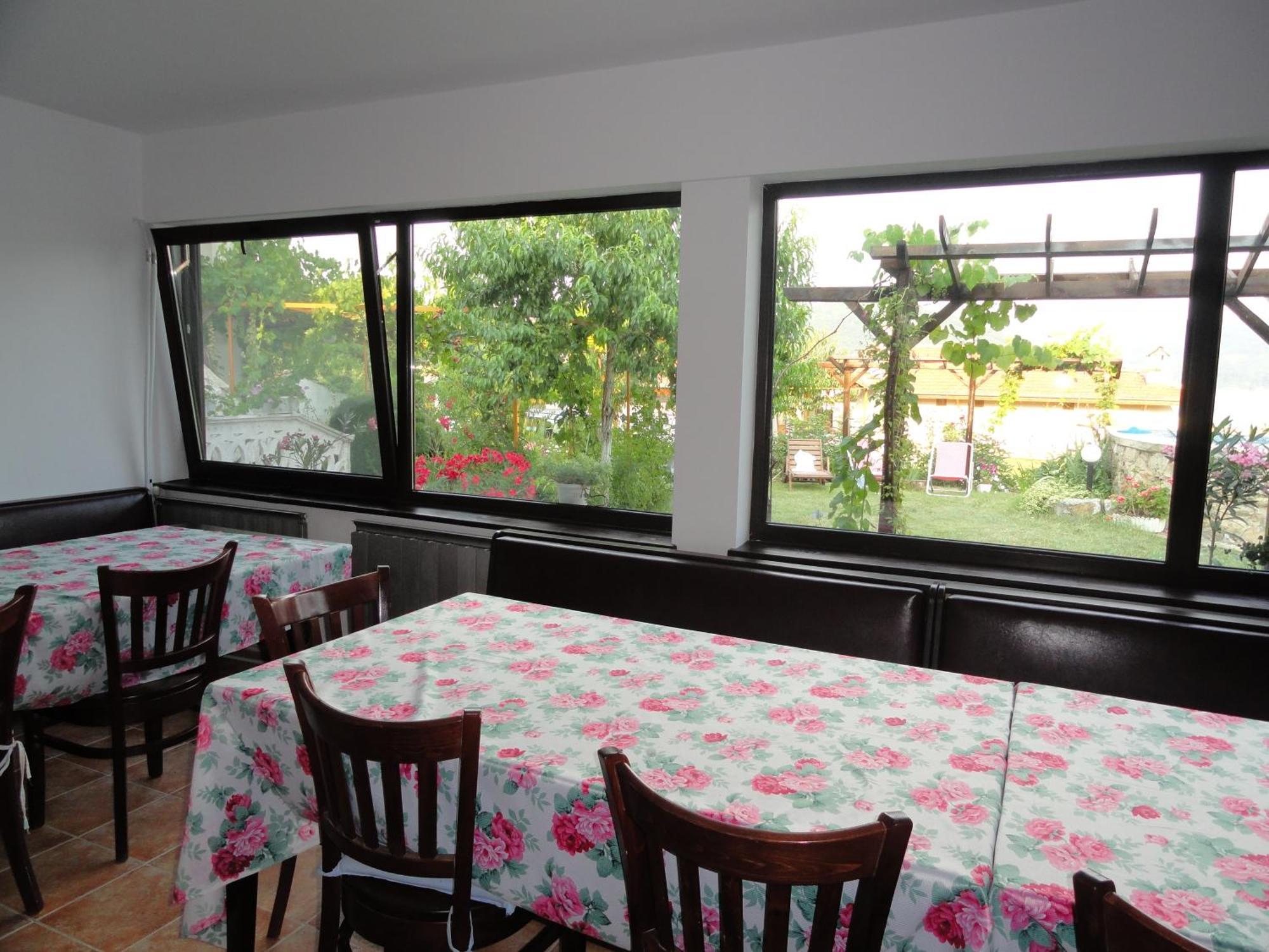 Family Hotel Belvedere Dŭlgopol Εξωτερικό φωτογραφία