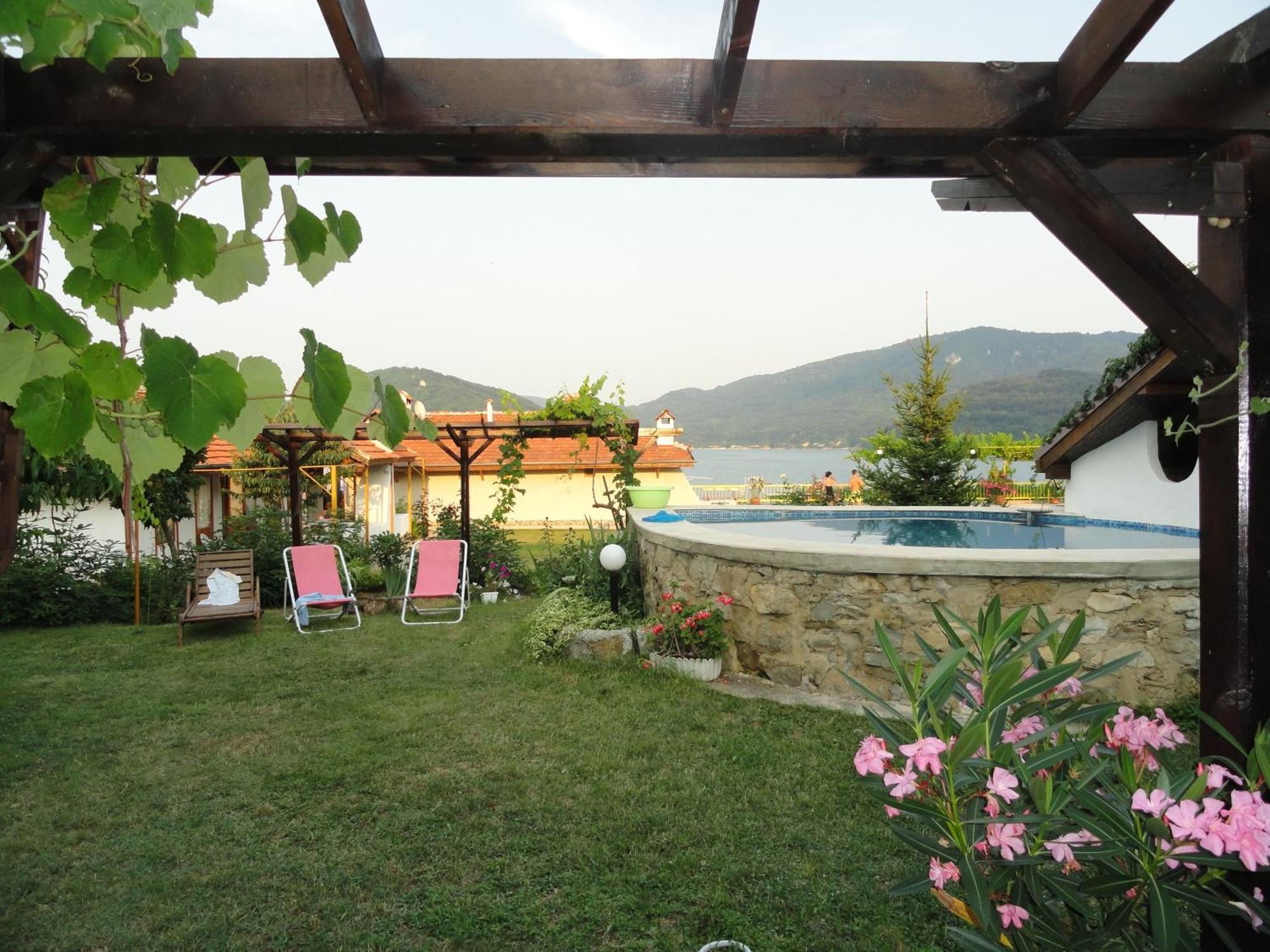 Family Hotel Belvedere Dŭlgopol Εξωτερικό φωτογραφία